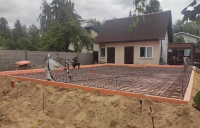 Плита с ребрами жесткости вниз